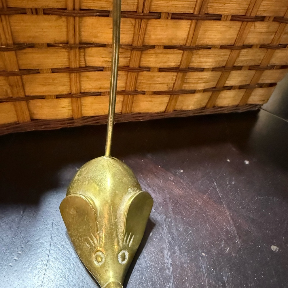Vintage Solid‎ Brass Gold Mouse with long tail notes or rings holder by GATCO